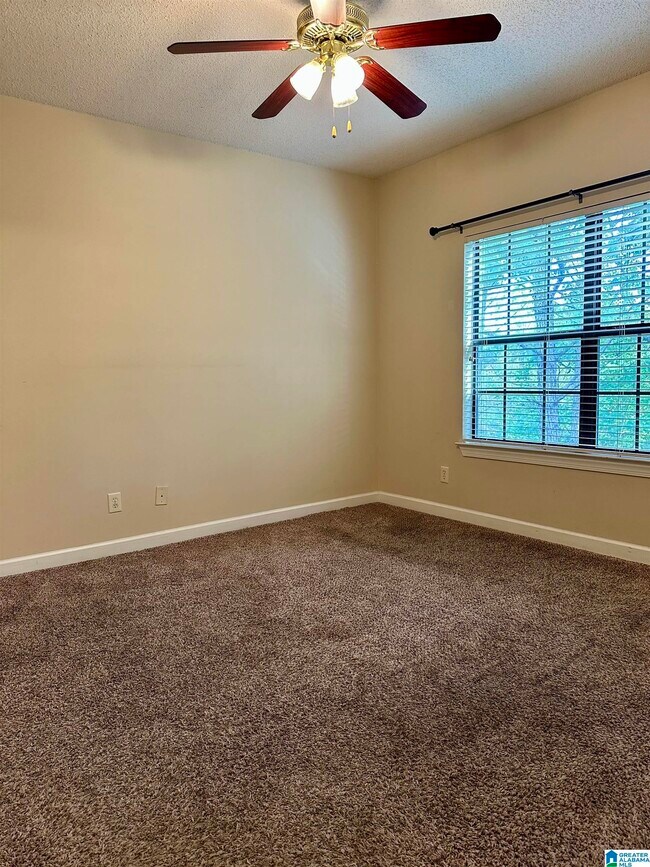 Building Photo - 208 Sterling Oaks Dr