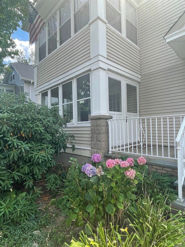 Building Photo - 134 Highland Ave
