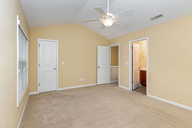 Building Photo - Charming 2-Bedroom Townhome Convenient to ...