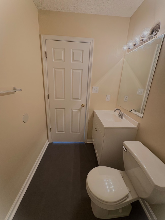 Building Photo - This spacious 2-bedroom, 2-bathroom duplex