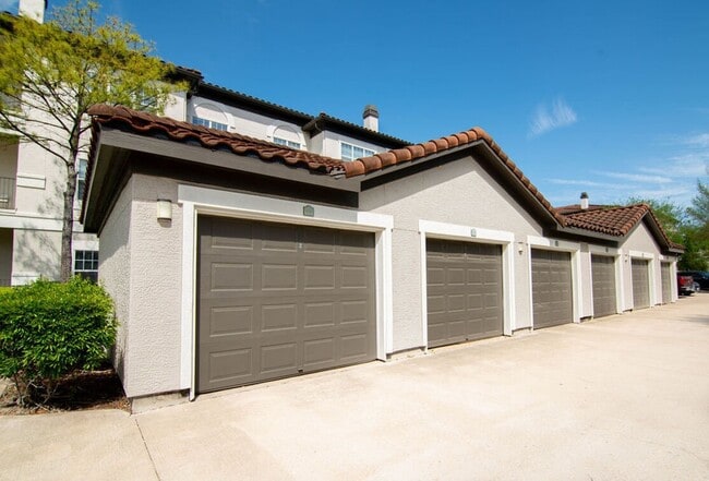 Primary Photo - 2840 Shadowbriar Dr