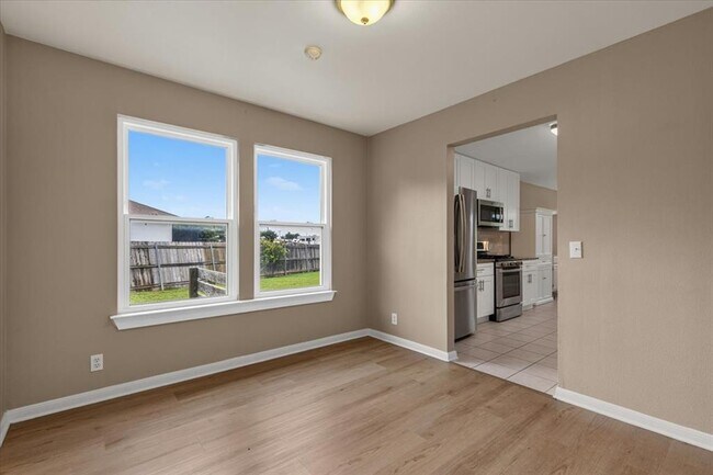 Building Photo - 206 Evergreen Cir