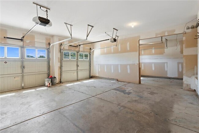 Building Photo - 4660 Lake Hill Trail