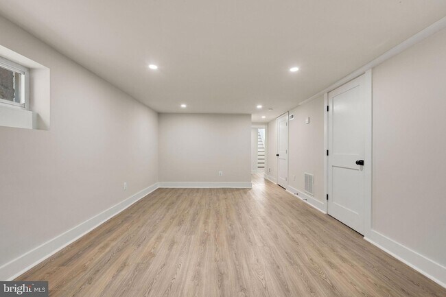 Building Photo - 113 Clifford Ave