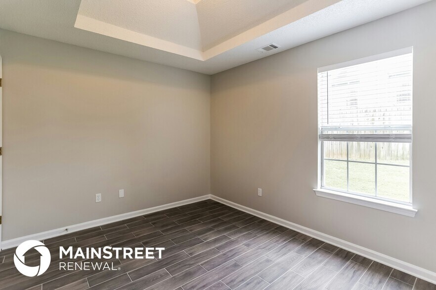 Building Photo - 4630 Thermal Ct