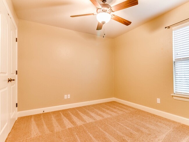 Building Photo - 4909 Kelly Lakes Dr