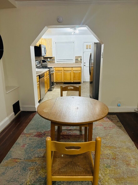 Building Photo - 107 N Port St