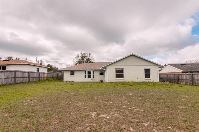 Building Photo - 233 E Gardenia Dr