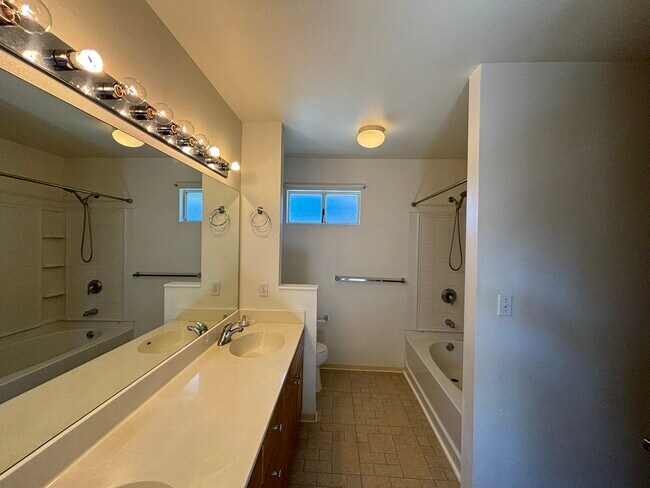 Building Photo - 91-574-574 Makalea St