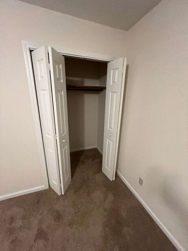 Building Photo - Finally 2 bedroom 1 bath ranch duplex available in Lawrenceville!!!