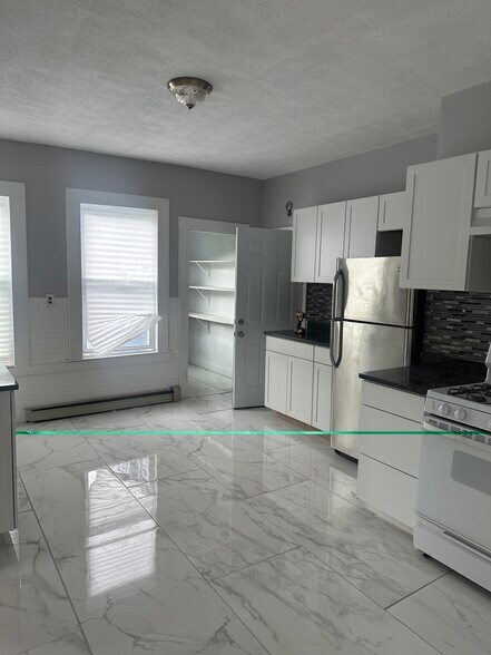 Building Photo - 19 Dewey St