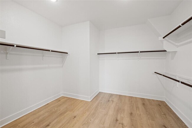 Building Photo - 1608 Kit Cir
