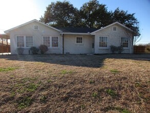 Building Photo - Beautiful 4/3 House for Rent in Lampasas, TX