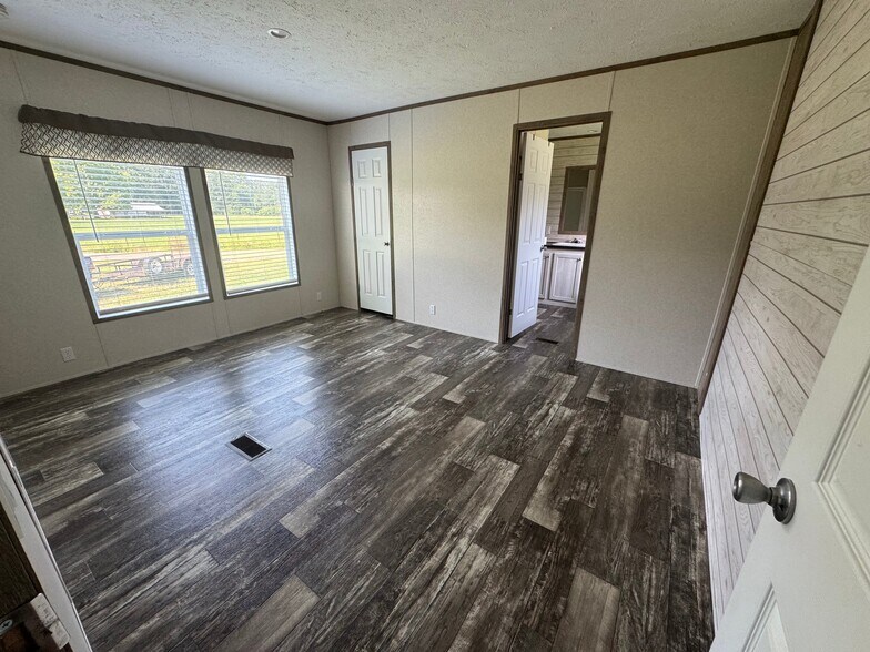 Building Photo - 24560 Verneiul Ln