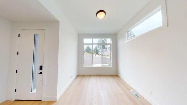 Building Photo - *Contemporary Home, Stylish Luxury, Central Air, Pet Friendly, Fenced Yard