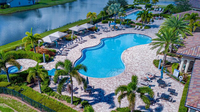 Building Photo - 758 SE Courances Dr