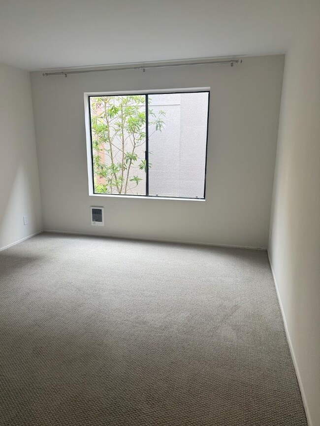 Building Photo - 6226 Shelter Creek Ln