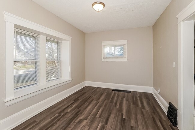 Building Photo - 1069 Herberich Ave