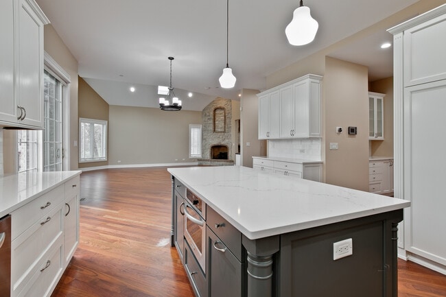 Building Photo - 7229 Roxbury Ct