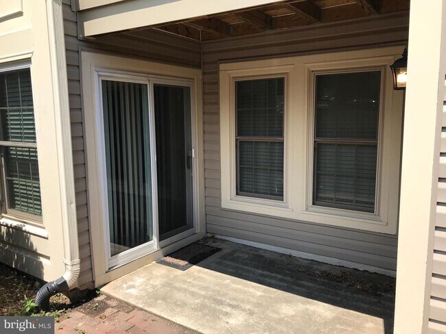 Building Photo - 12002 Ridge Knoll Dr