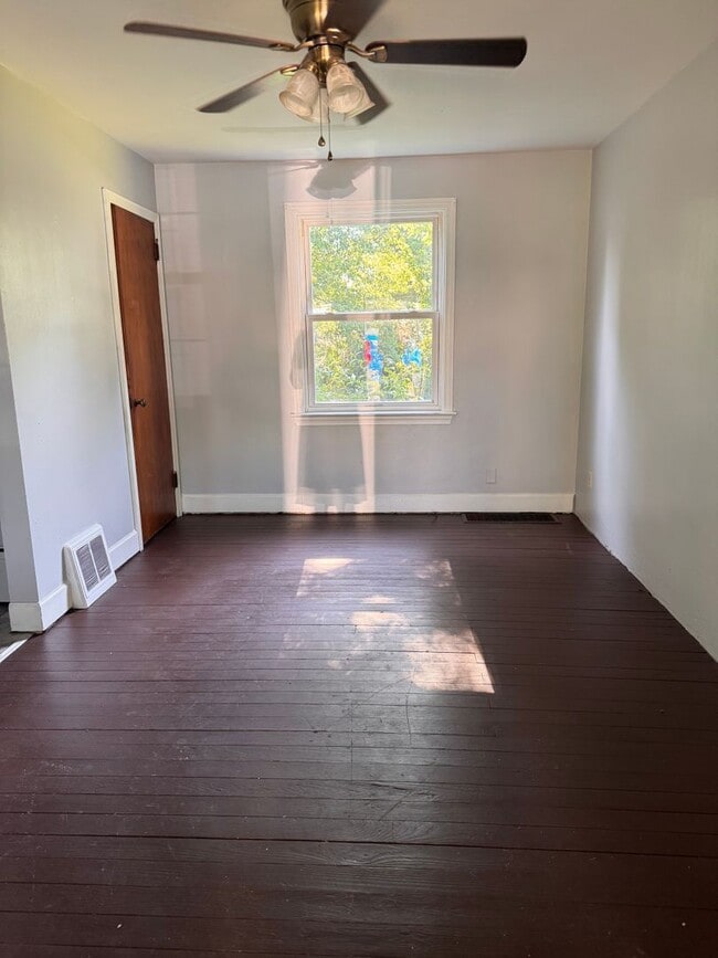 Building Photo - 372 Emerson Ave