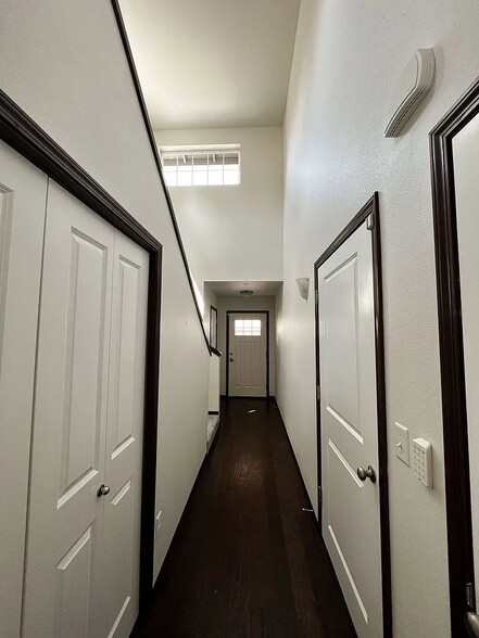 Building Photo - 703 Kodiak Ln