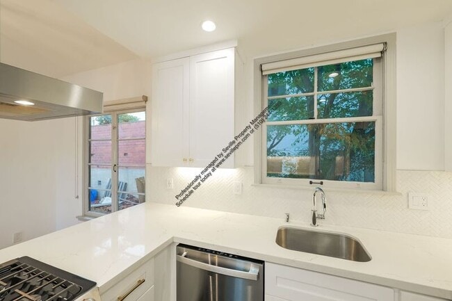 Building Photo - 29 Excelsior Ct