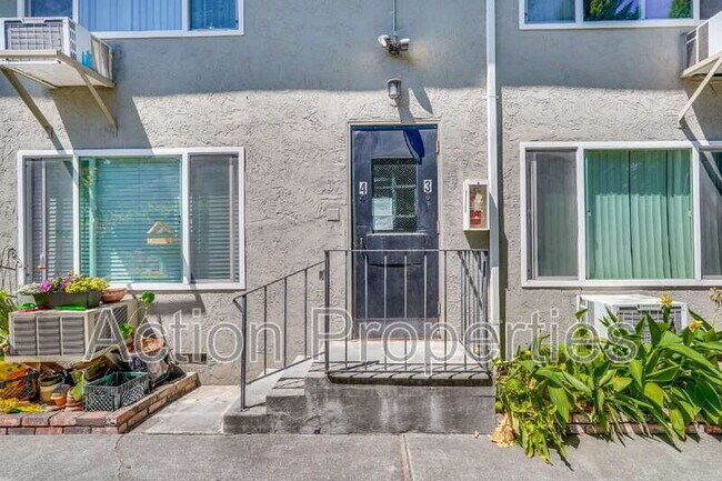 Building Photo - 1121 Garfield Ave