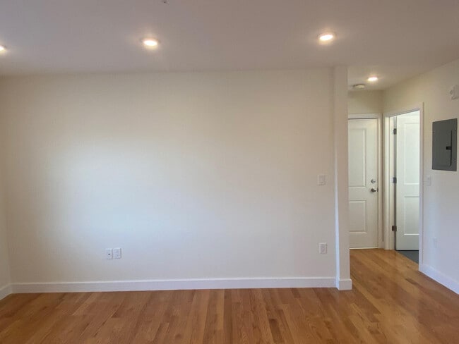 Building Photo - 15 Kelley Ct