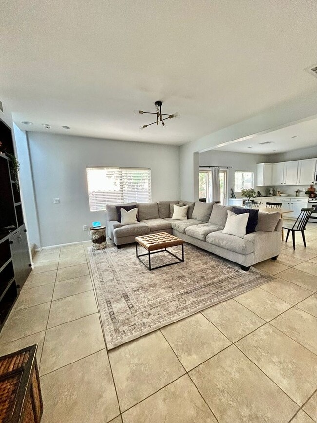 Building Photo - Beautiful 2 story home in Mountain’s Edge