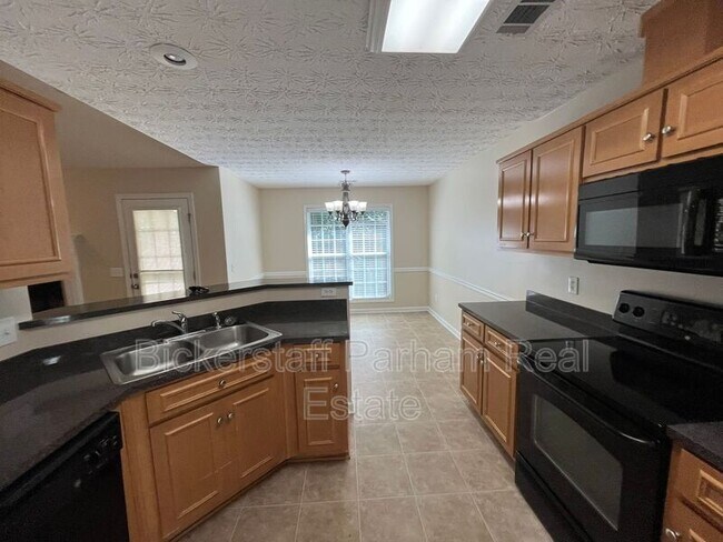 Building Photo - 14 Brentwood Dr