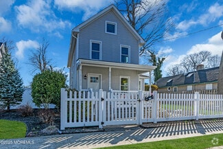 Building Photo - 814 Dunlewy St