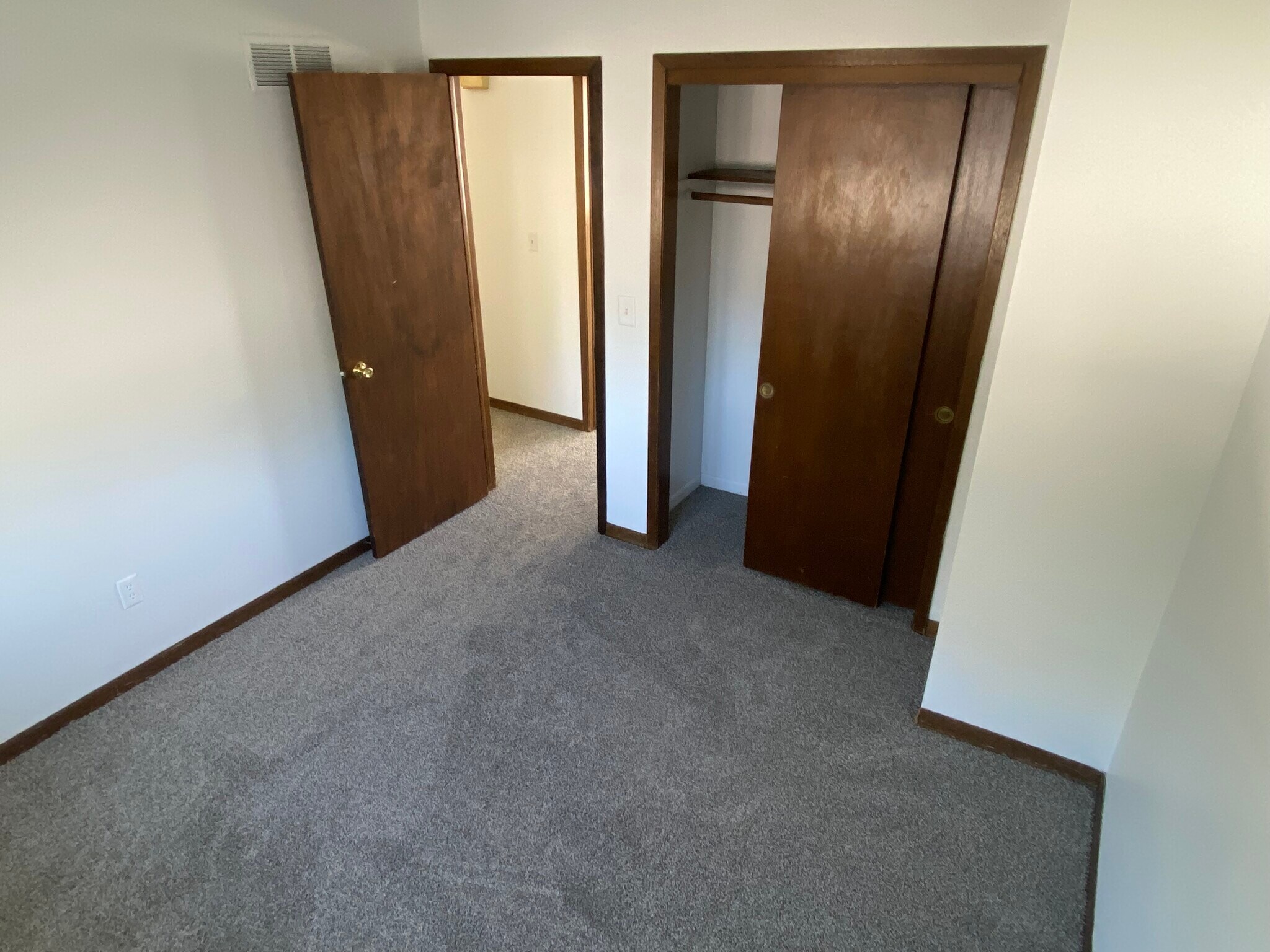 Building Photo - 512 SE Magazine Rd