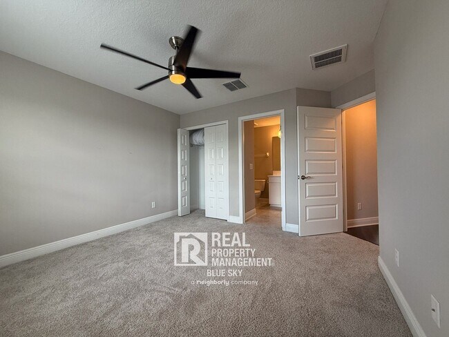 Building Photo - 10320 Stallion Flds Wy