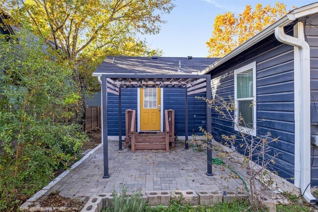 Building Photo - 713 E 45th St