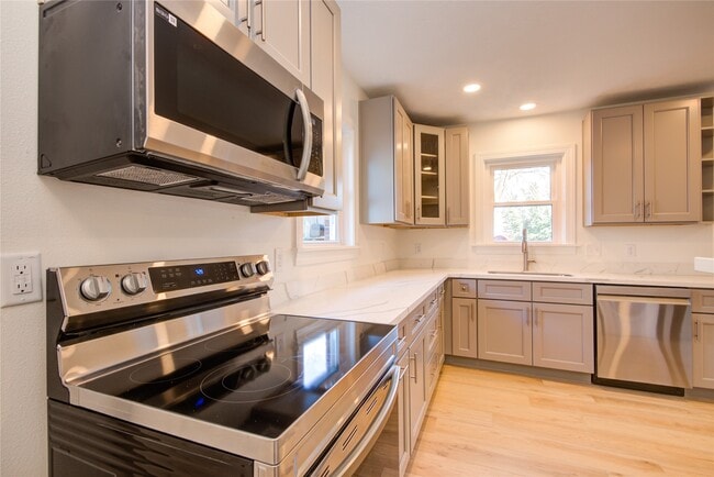 Building Photo - 2208 Blodgett St