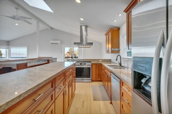 Building Photo - Stunning Sound & Olympic Mountain View Home in North Admiral