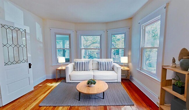 Building Photo - 134 Mansfield St