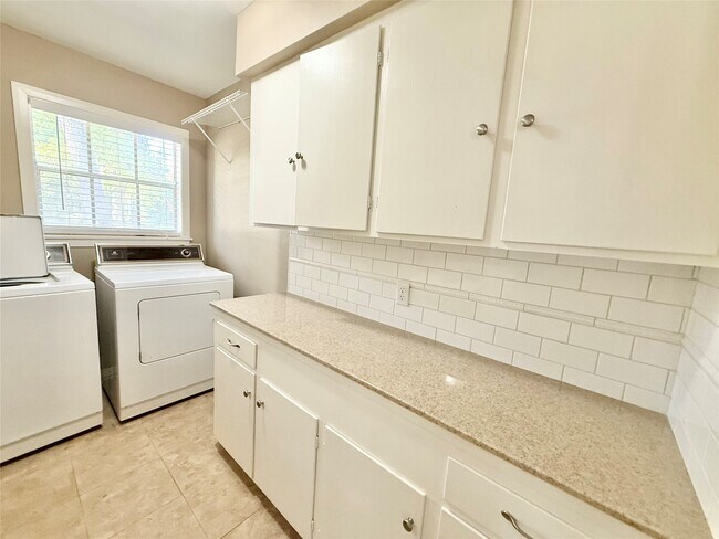 Building Photo - 106 Longacre Dr