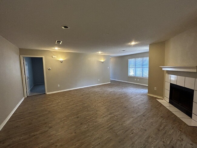 Building Photo - 8234 Raleigh Ave