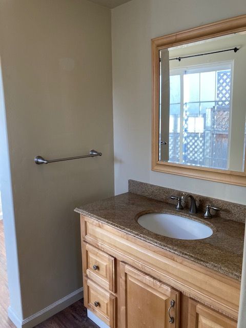 Building Photo - 495 Hamilton Ave