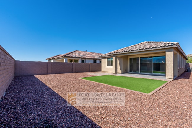 Building Photo - 8443 S 164th Dr