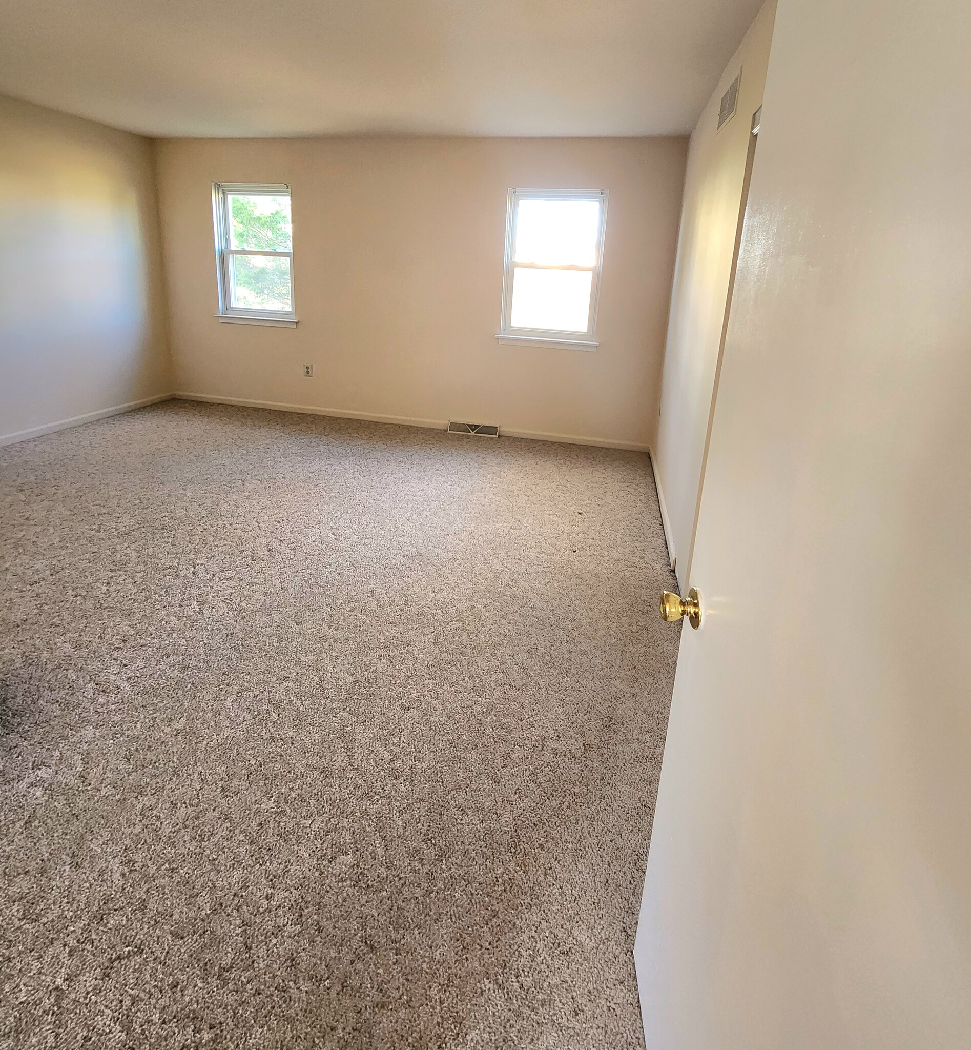 Main bedroom 2 - 288 Florence Dr