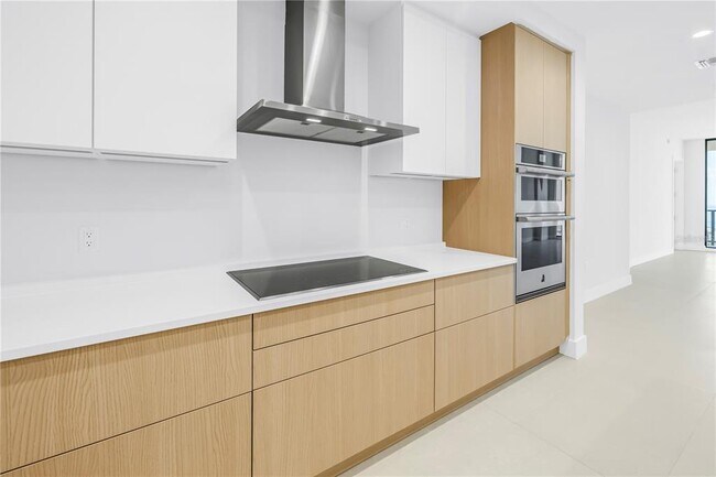 Building Photo - 275 1st Ave S