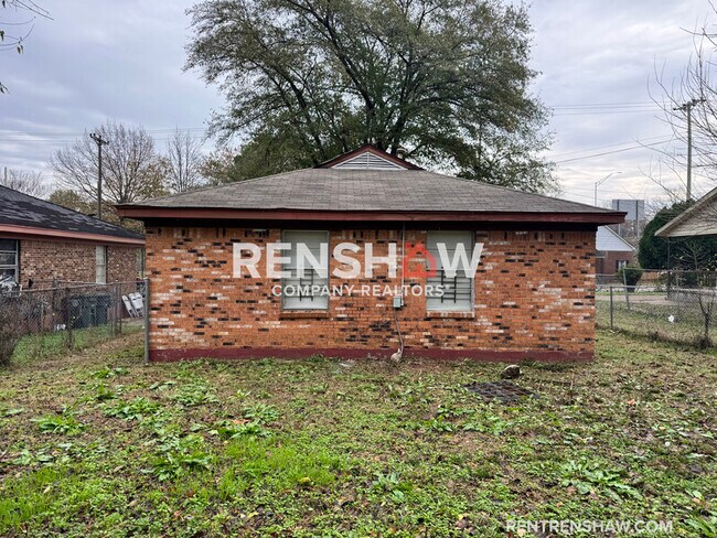 Building Photo - 381 N Manassas St