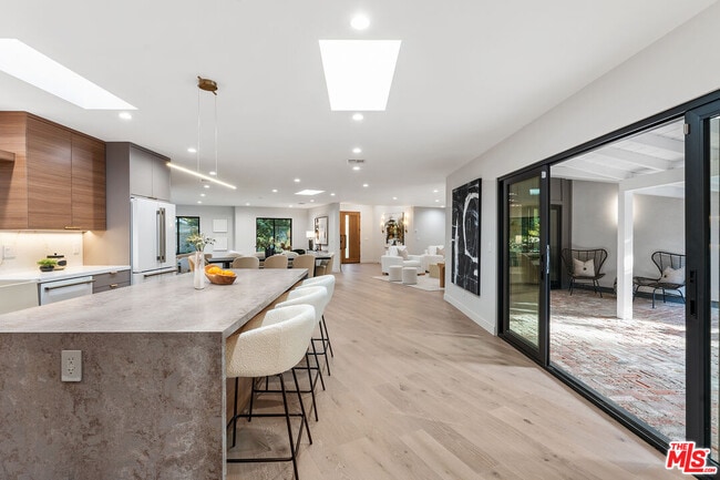 Building Photo - 4943 Palomar Dr