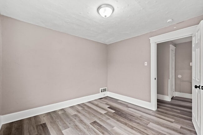 Building Photo - Stunning 3 bedroom home in Aliquippa available May 1!