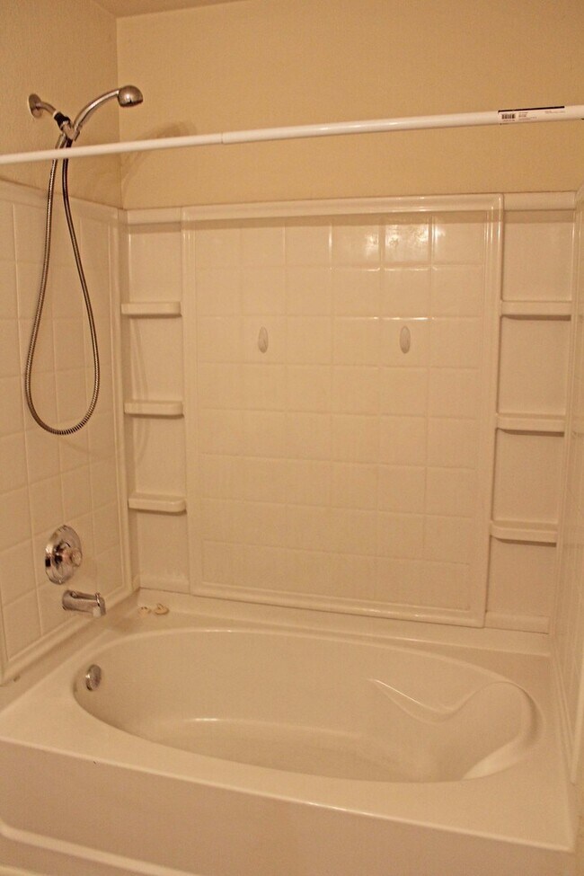 Building Photo - Lovely 3 BR 2 BA Home for Lease in Cross Oak Ranch Addition