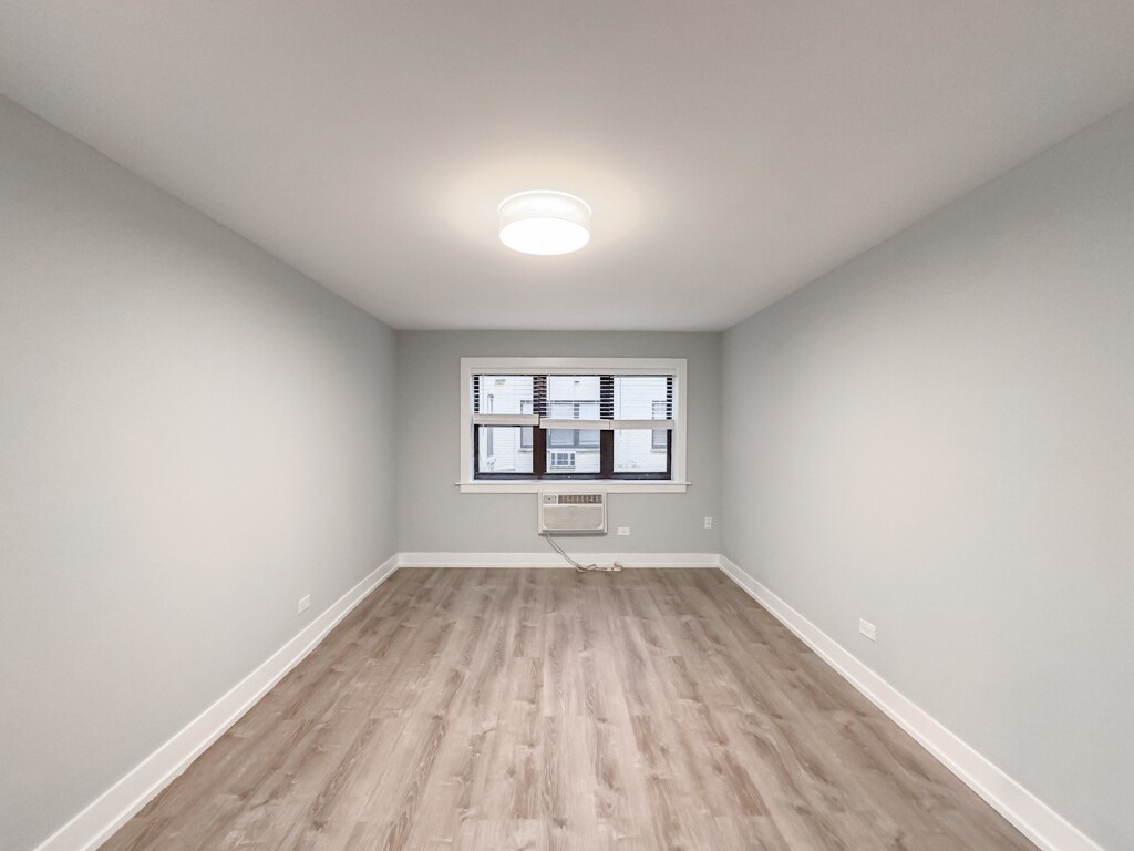 Building Photo - 448 W Barry