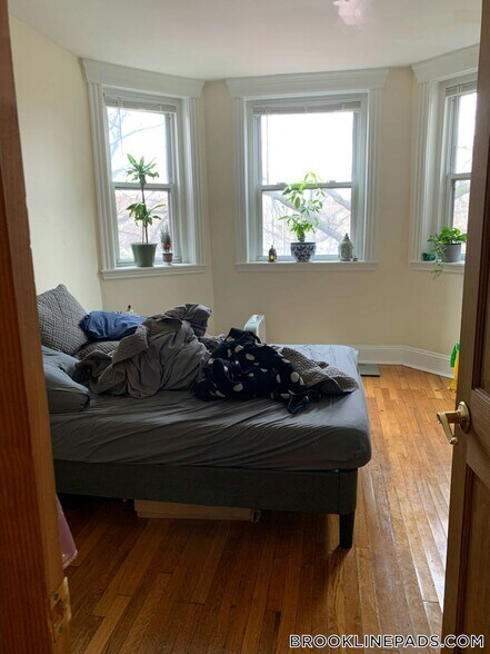 Building Photo - 360 Riverway